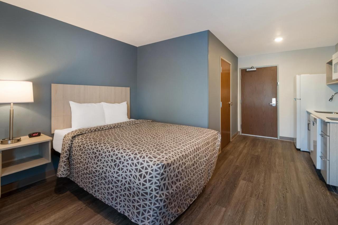 Woodspring Suites Dearborn Detroit Exterior foto